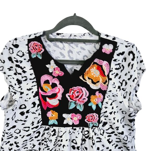 Boutique Women's S Embroidered Floral Neck Blouse Mixed Animal Print Cheetah - Picture 2 of 5